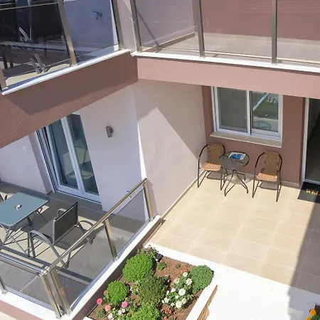 Apartament Ar *